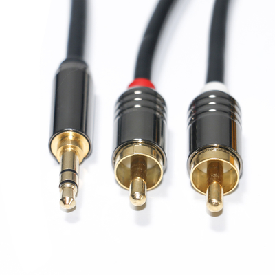 สายสัญญาณเสียง RCA 3.5 มม. 2-1 เปลือกโลหะสีดำสำหรับเครื่องเสียงรถยนต์ 0.53M 1M 2M