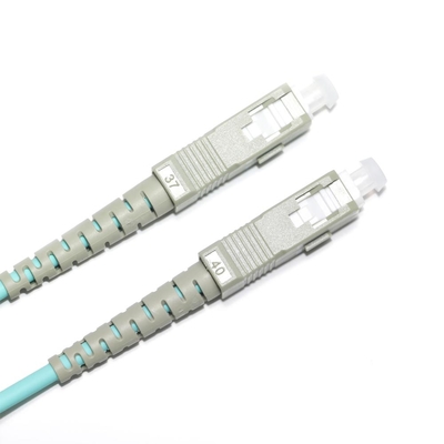 FC สายไฟเบอร์ออปติก Patch Cord OM3 เส้นผ่านศูนย์กลางภายนอก 2.0-3.0 มม. สำหรับกล้องเฝ้าระวังคอมพิวเตอร์ในอาคาร WLAN LAN